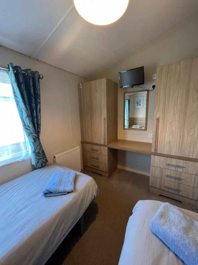 Lodge Caravan On Holiday Park Chichester Exterior photo