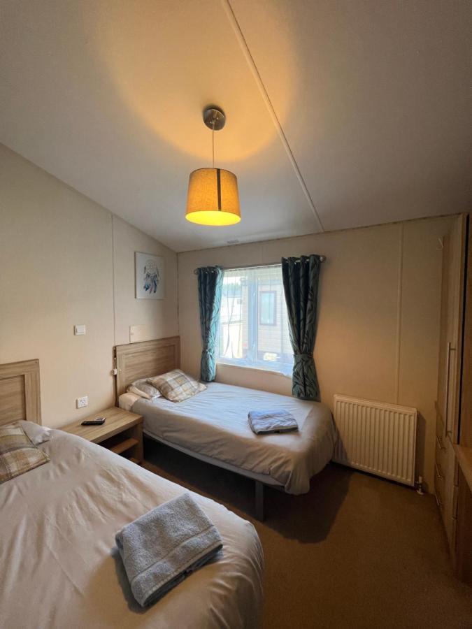 Lodge Caravan On Holiday Park Chichester Exterior photo