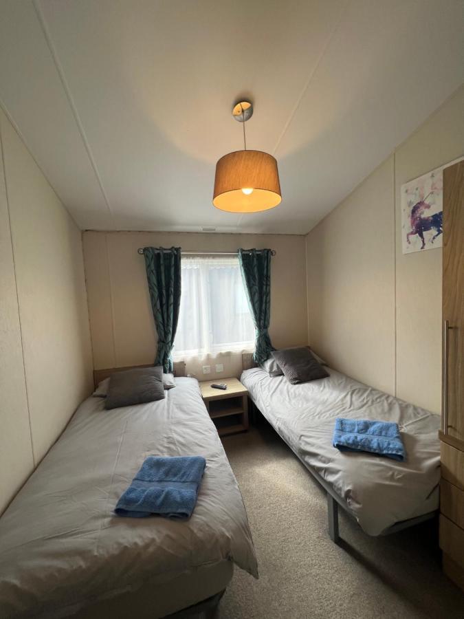 Lodge Caravan On Holiday Park Chichester Exterior photo