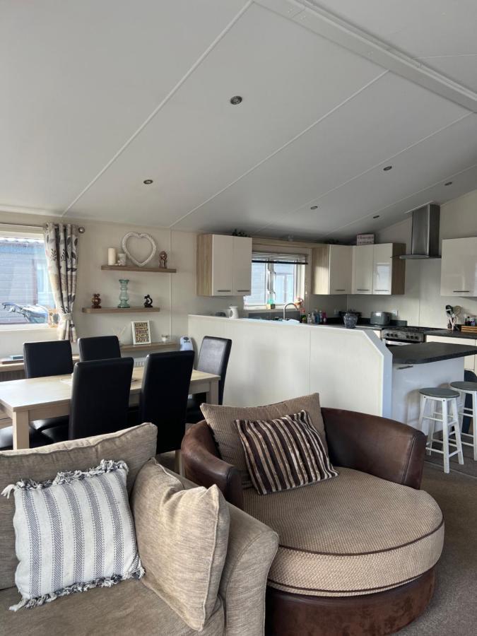 Lodge Caravan On Holiday Park Chichester Exterior photo
