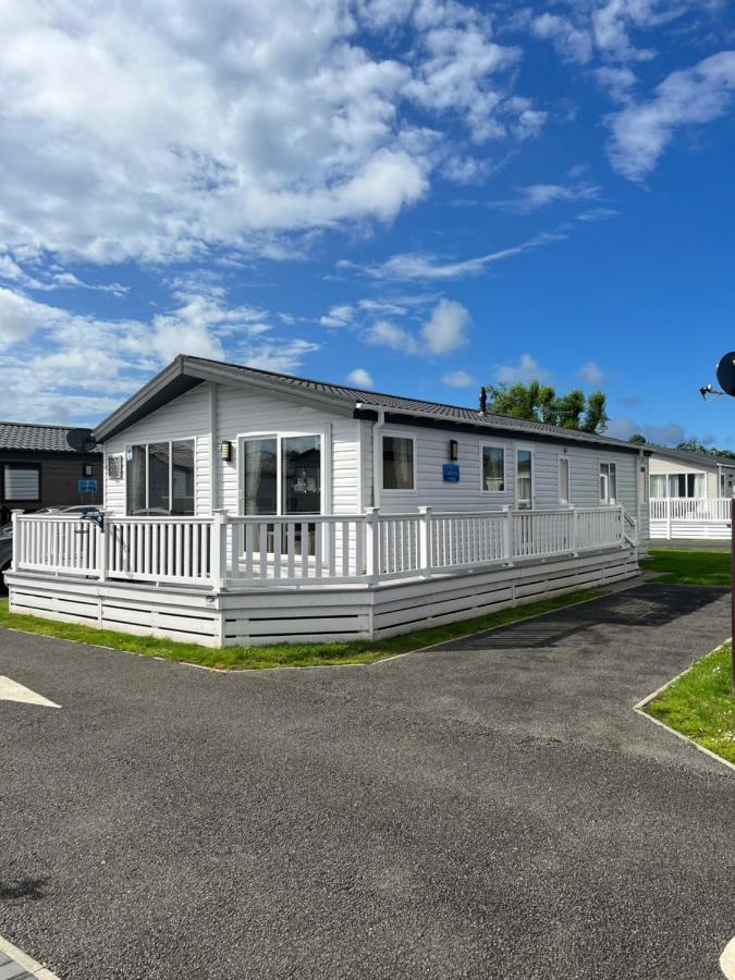 Lodge Caravan On Holiday Park Chichester Exterior photo