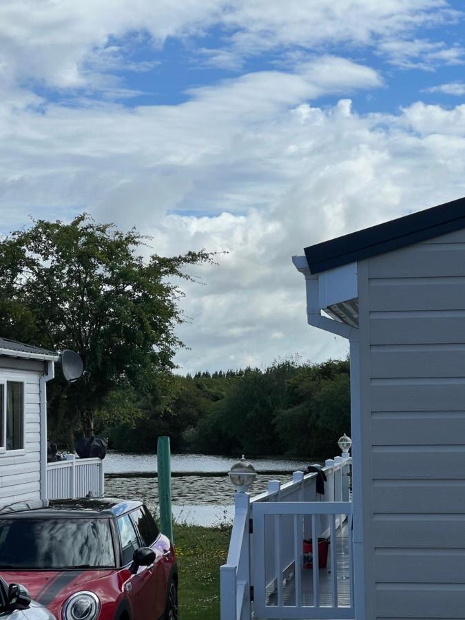 Lodge Caravan On Holiday Park Chichester Exterior photo