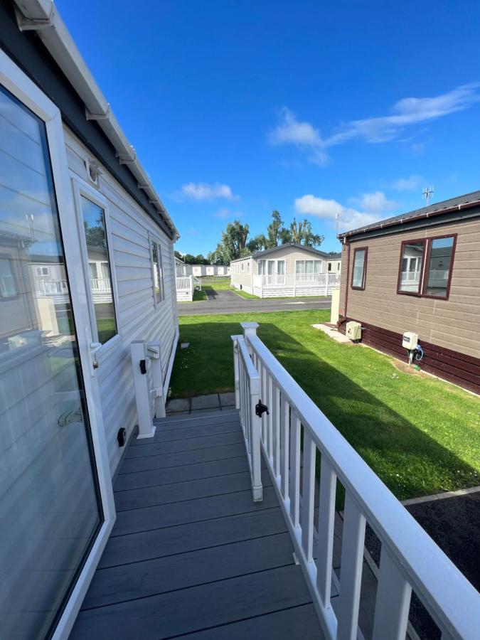 Lodge Caravan On Holiday Park Chichester Exterior photo